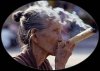 velha%u00252Bfumando.jpg
