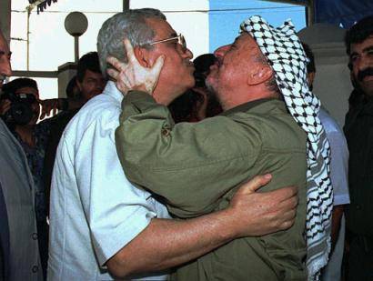 arafat-kiss-mazen-01.jpg