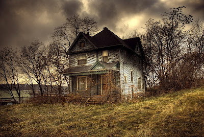 Creepy-Houses-01.jpg