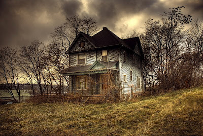 Creepy-Houses-01.jpg