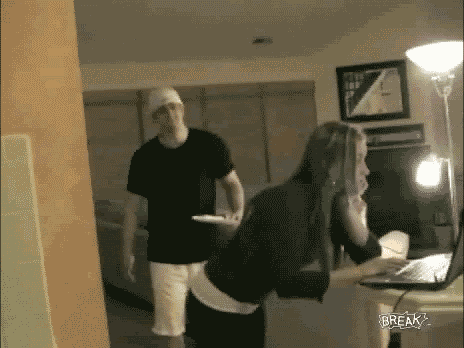 28hh8wwjpg.gif