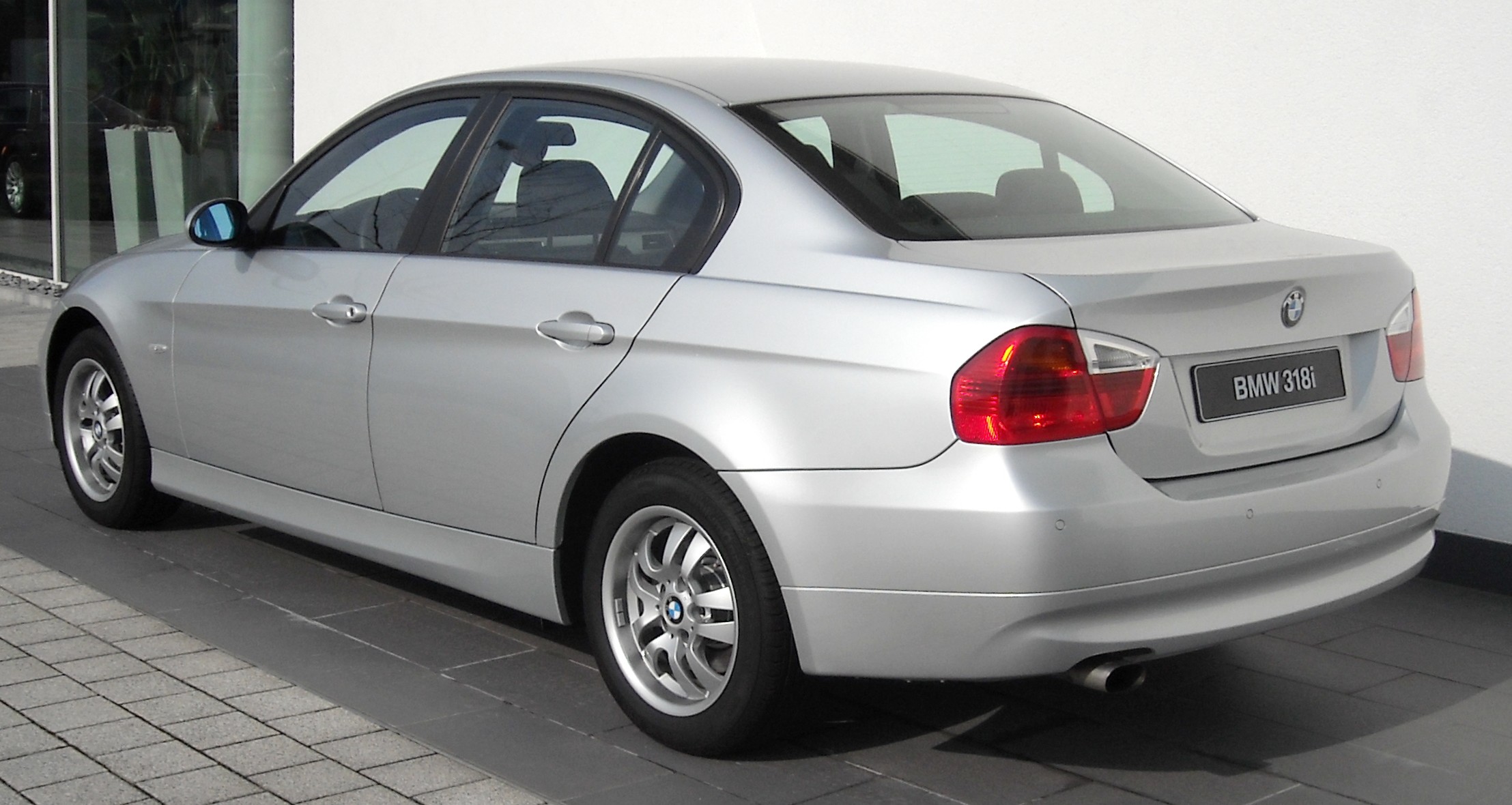 BMW_E90_rear_20090301.jpg