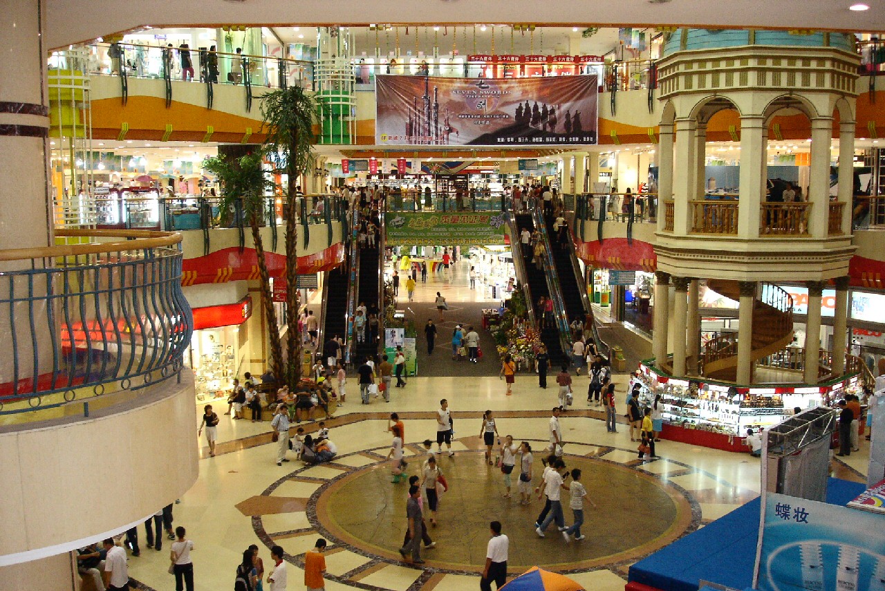 Dalian_large_Shopping_Mall_2005.jpg