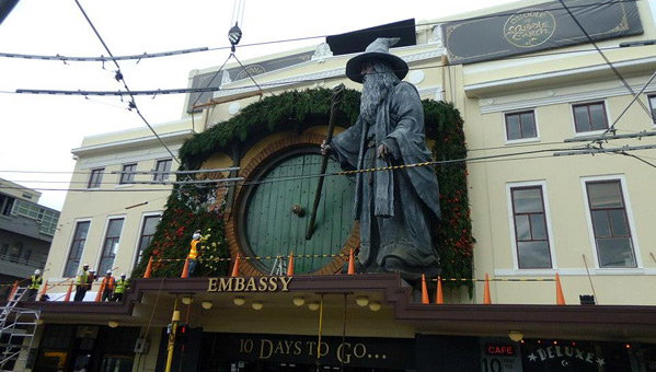HobbitEmbassyPremiereInstallph01.jpg