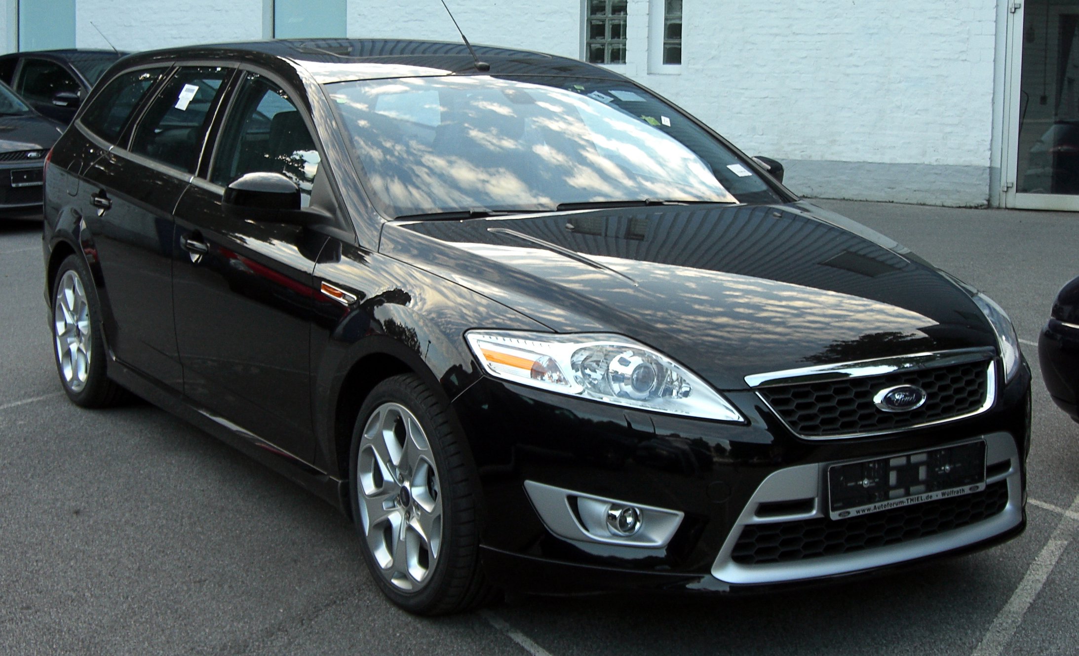 Ford_Mondeo_Turnier_2.5T_front.jpg